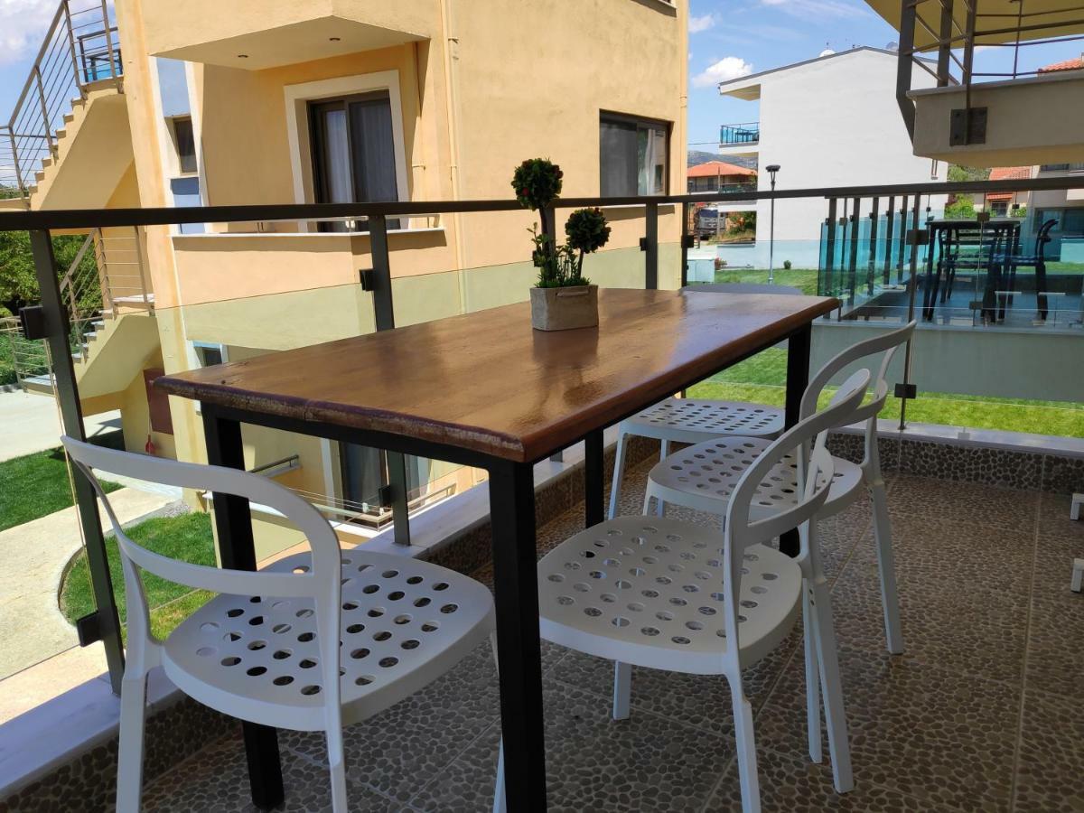 Ofrynio Deluxe Apartments Ofrínio Kültér fotó